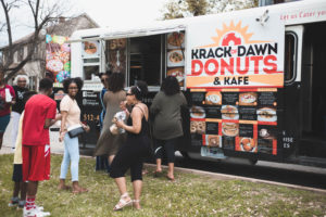 Krack of Dawn Donuts & Kafe, The Curly Girl Picnic, Black Events In Austin, Black Food Trucks in Austin, The Co Report Picnic, Natural Hair Events, Natural Hair Events in Texas, Black Events SXSW, Black Events in Texas, Popular Fashion Bloggers, Coco Bates, Popular Black Bloggers, African American Events, African American Festivals, Natural Hair Bloggers, Popular Black Bloggers