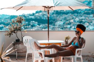 Female Solo Travel Tips, Solo Female Travel Tips, Tips For Black Women Traveling, Black Women Traveling, Black Travel Bloggers, Coco Bates, Black Bloggers, Women Traveling Solo