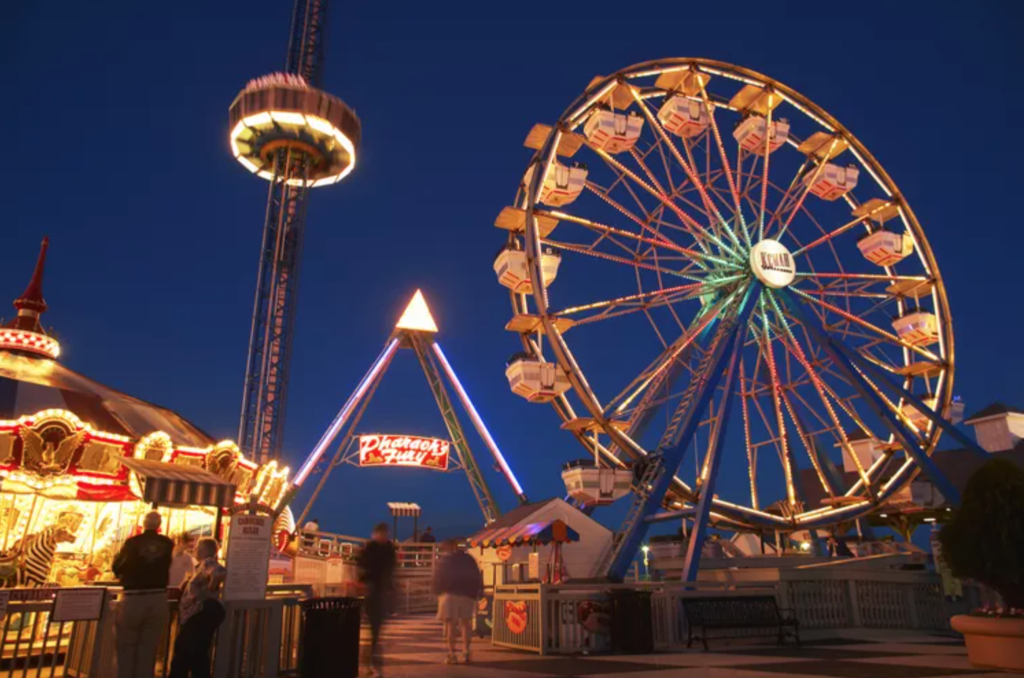 Valentine's Day Date Ideas Houston, What to do in Houston on Valentine's Day, Kemah Boardwalk
